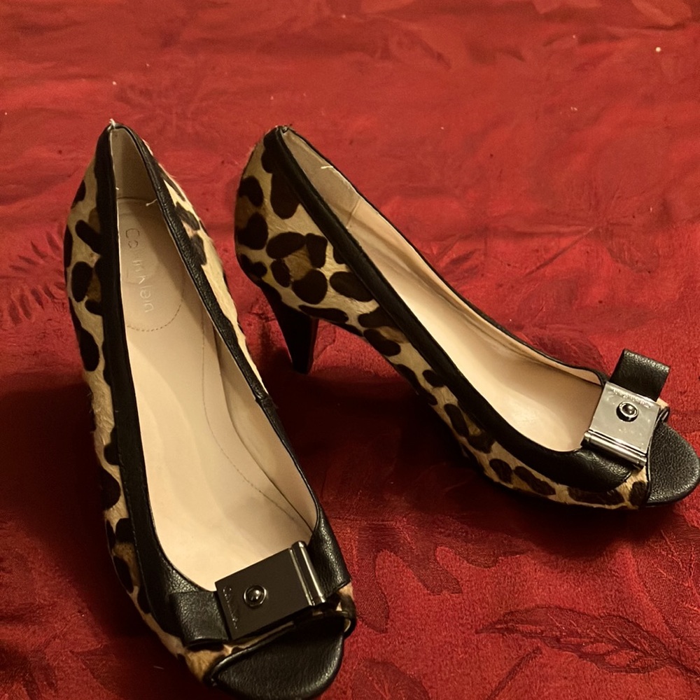 Calvin Klein leopard pony hair peep toe heels 2.5 inch size 6.5 shoes mob wife